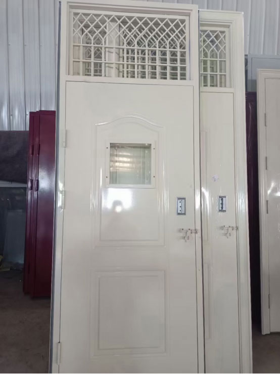 民和学校教室门