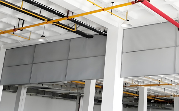 商场防烟分区常闭节点：民和挡烟垂壁高度与控制器接线图解