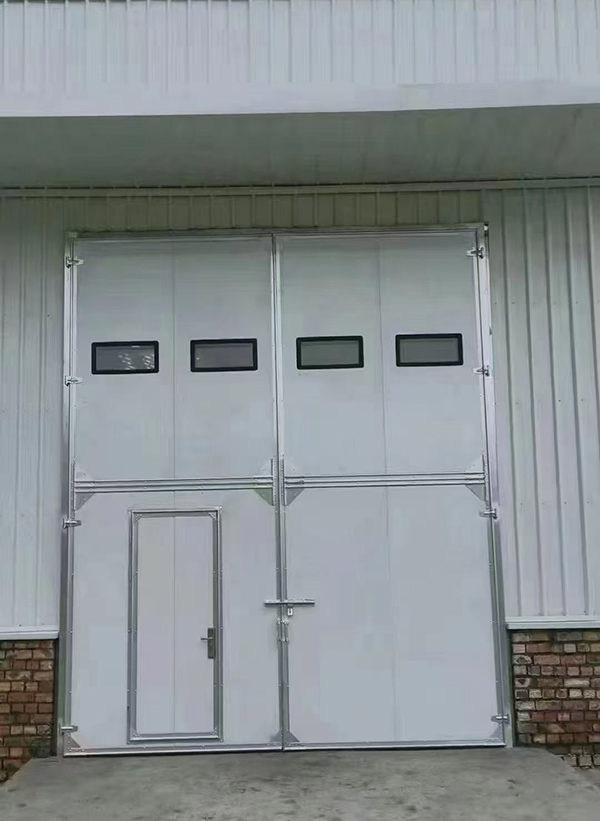 民和工业门在设备装配车间出入口的实施记录